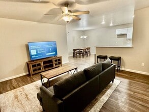 Building Photo - 201 Gray St