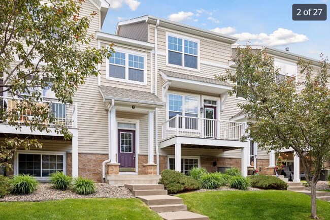 Building Photo - 1670 Village Tr