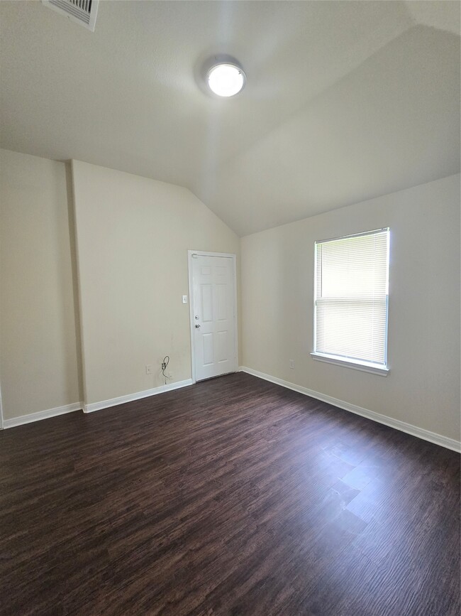 Building Photo - 2112 Davis St