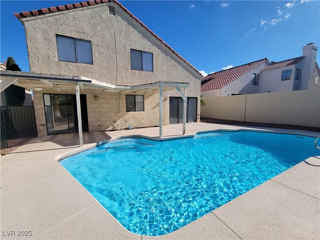 Foto del edificio - 65 Megan Dr