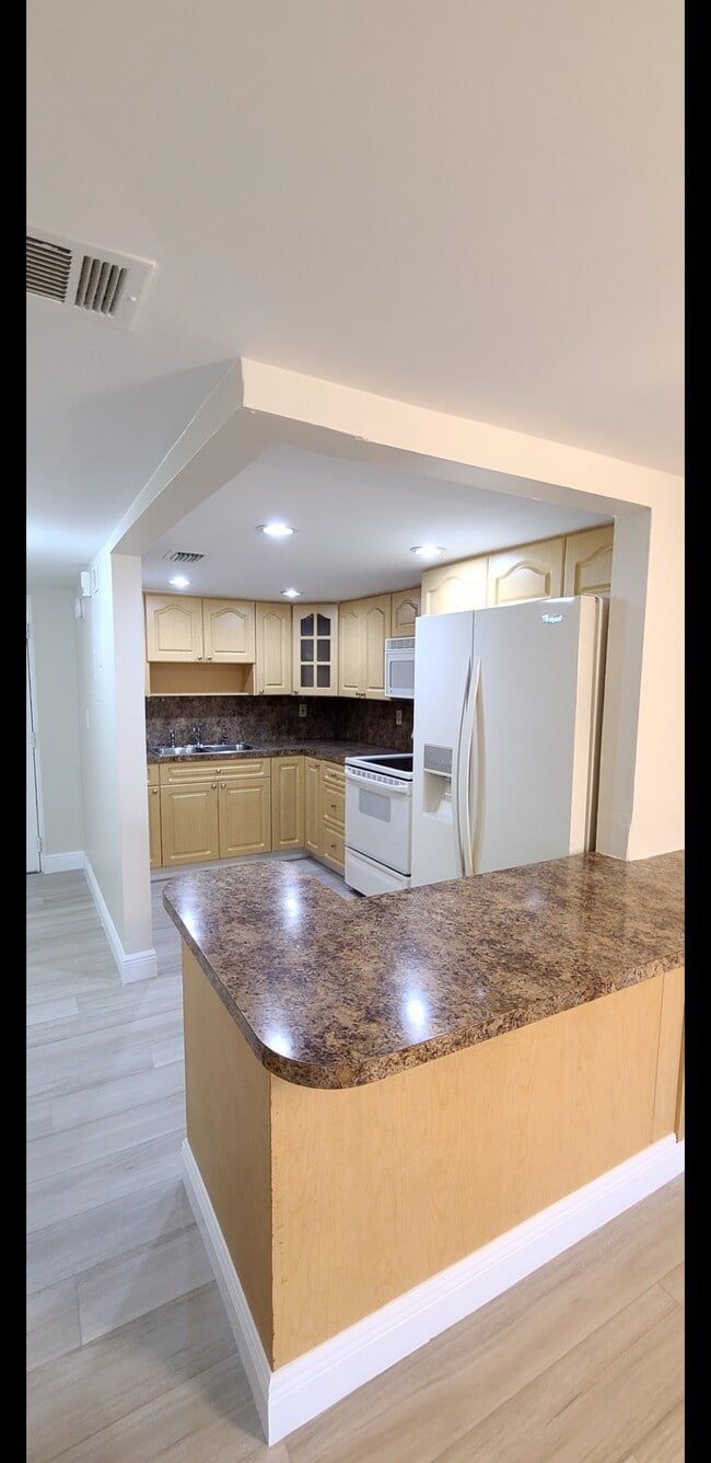 Foto del edificio - 140 NW 87th Ave