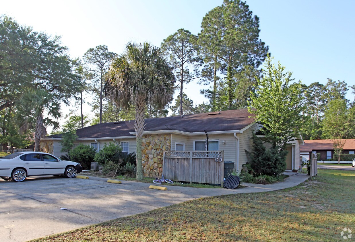 Building Photo - 8357 Country Walk Dr