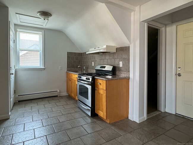 Foto del edificio - 741 Brewster St