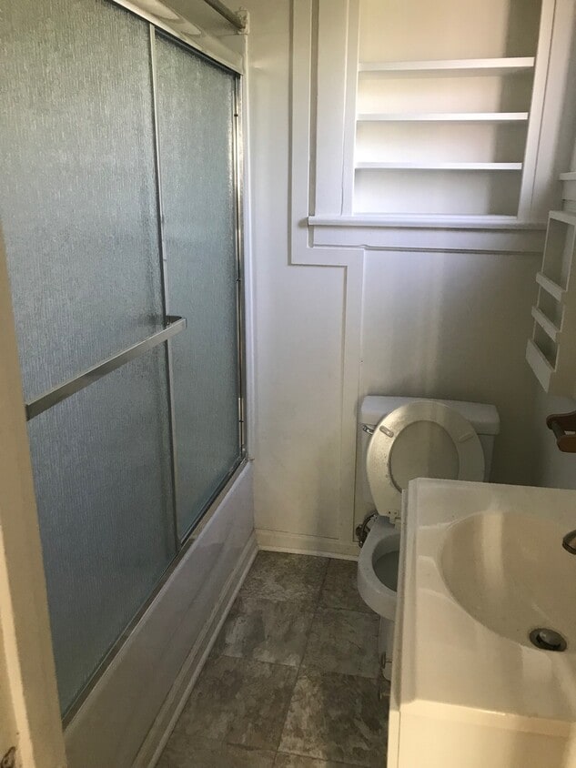 Building Photo - Cozy One Bedroom