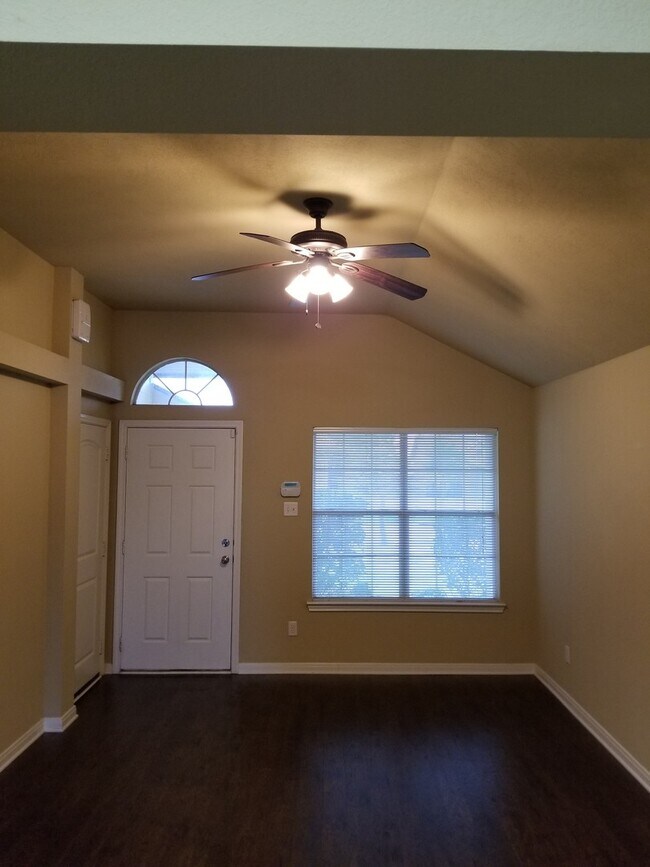 Foto del edificio - College Station - 3 bedroom / 2 bath / gar...