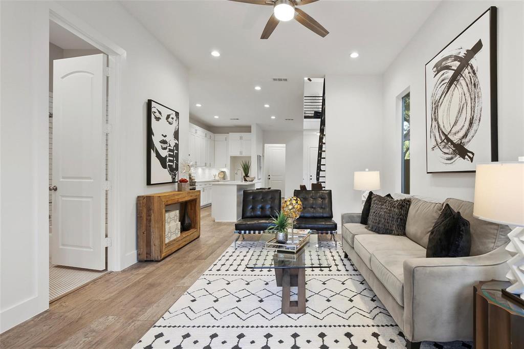 Foto principal - 933 W Eighth St