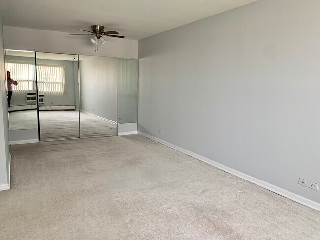 Foto del edificio - 9001 Golf Rd