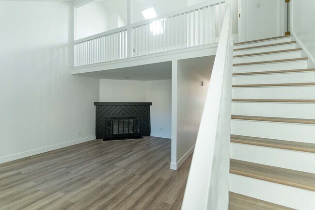 Área de estar principal - 69 Groton Drive