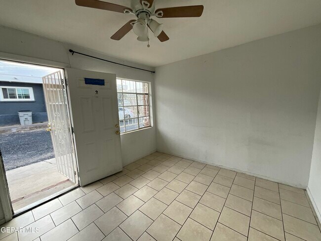 Foto del edificio - 3812 Hayes Ave