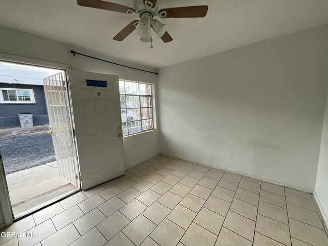 Building Photo - 3812 Hayes Ave