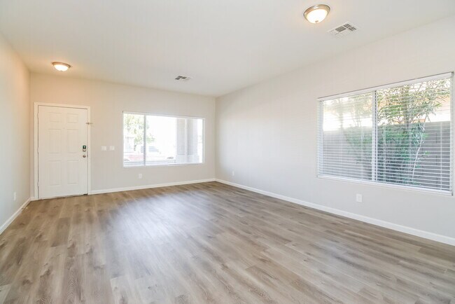 Foto del edificio - 11559 W Buchanan St