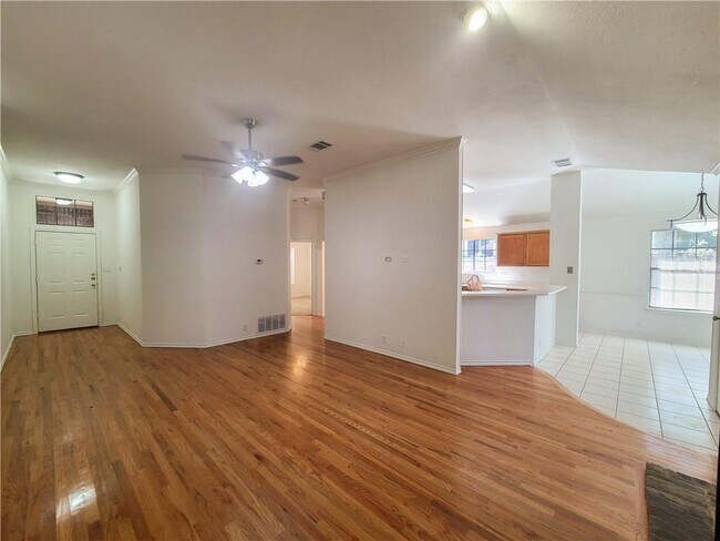 Building Photo - 1006 Redbird Dr