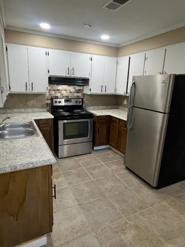 Foto del edificio - 3319 Beatrice Dr