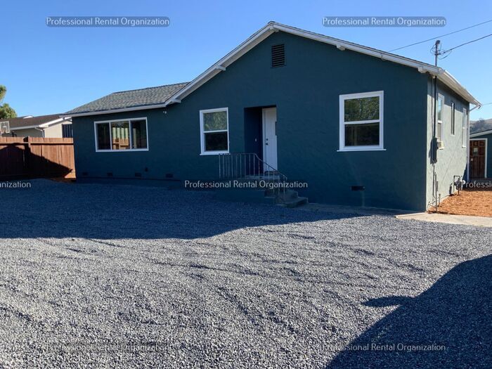 Foto principal - Country property minutes from downtown Pet...