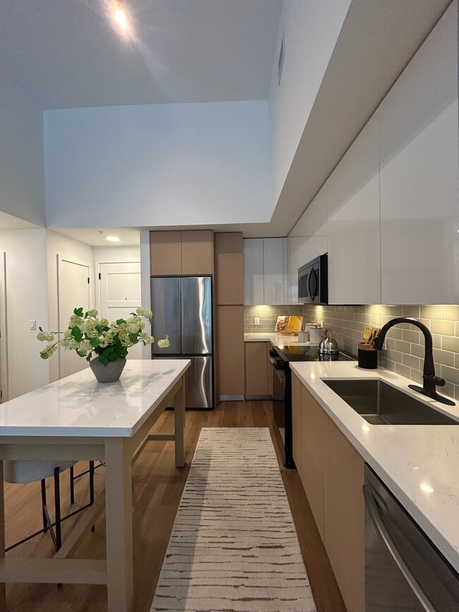 Building Photo - 1625 NE 124th St