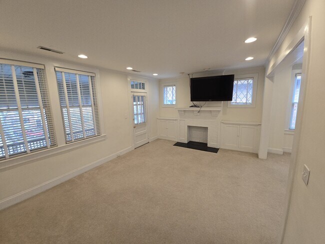 Foto del edificio - 621 W Princess Anne Rd