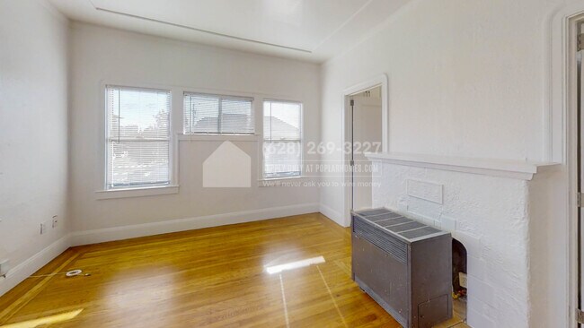 Building Photo - 801 Brockhurst St