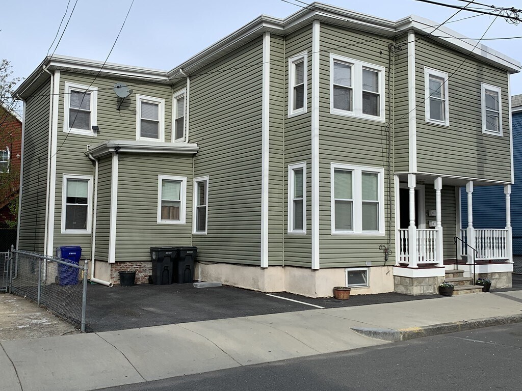 Primary Photo - 79 Blossom St