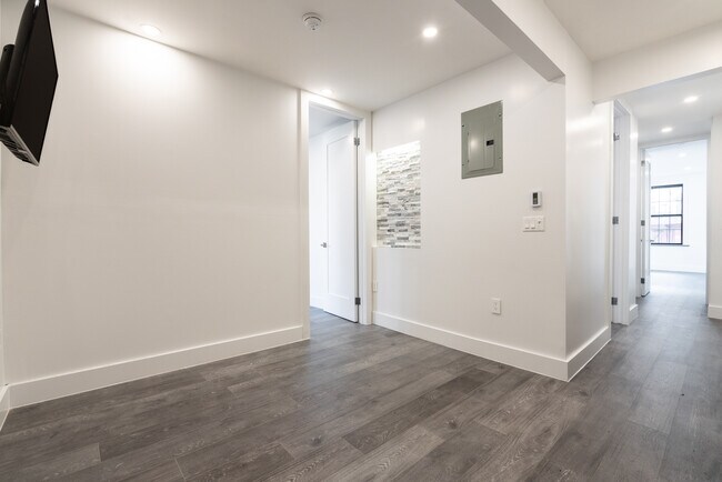 Foto del edificio - 65 Seaman Ave