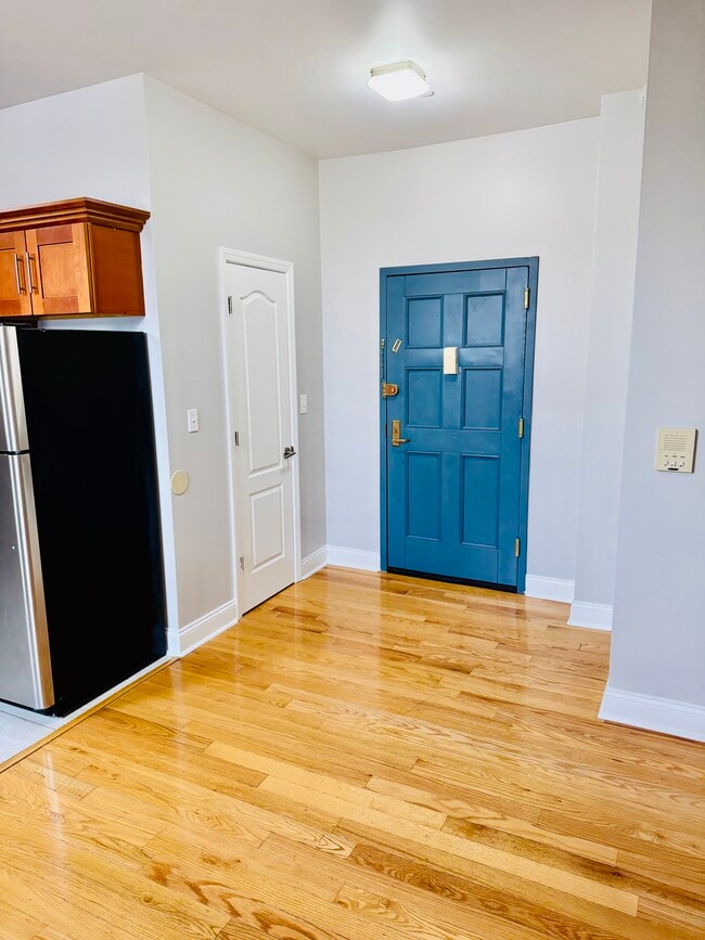 Building Photo - 45 S Broadway