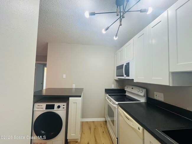 Building Photo - 225 S Tropical Trail