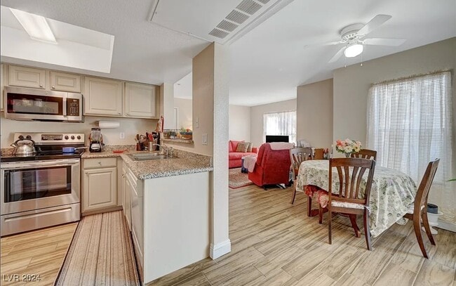 Foto del edificio - 6800 E Lake Mead Blvd