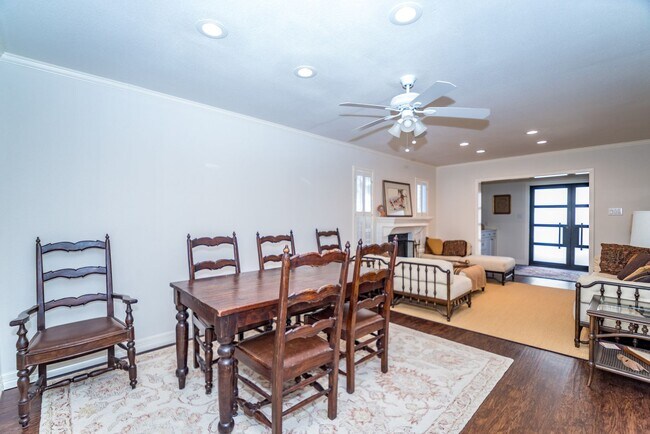 Building Photo - FURNISHED 2-BEDROOM CONDOMINIUM IN ALAMO H...