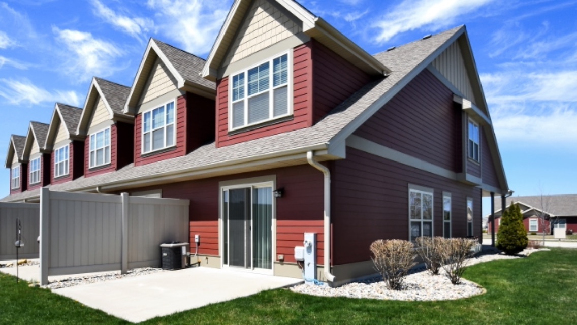 rear view - 1550 Raven Dr