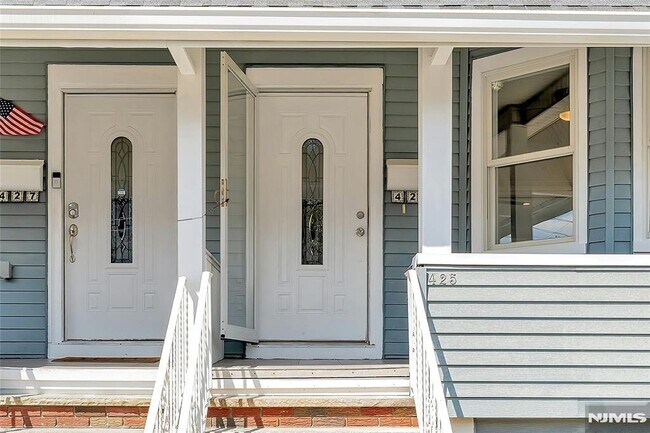 Foto del edificio - 425 Hancock Pl