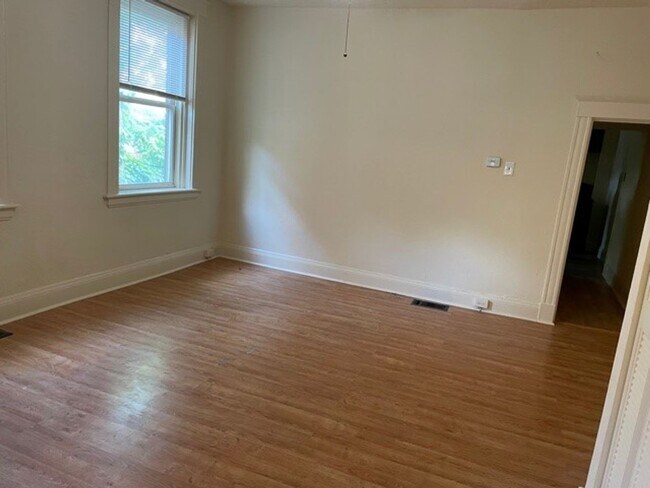 Foto del edificio - 235 Emming St