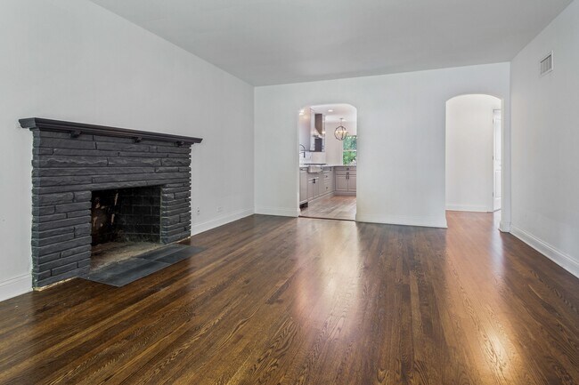 Foto del edificio - 6114 N Lenox Ave