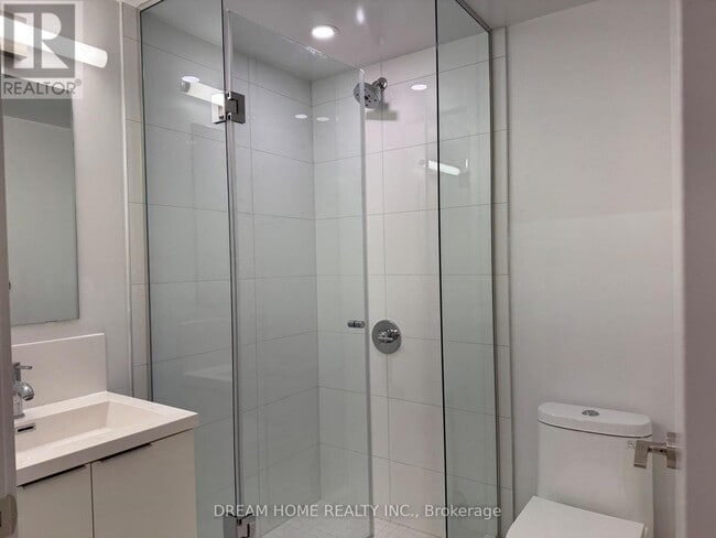 Building Photo - 230 Simcoe St