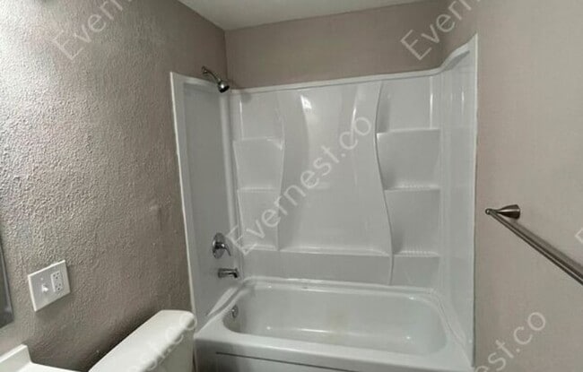 Foto del edificio - 547 Richards Rd