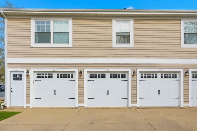 Building Photo - 377 Farmingdale Cir