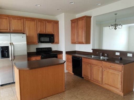 Building Photo - Highly Desirable Rutland Townhomes