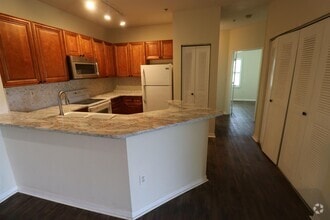 Building Photo - 625 Fairway Dr
