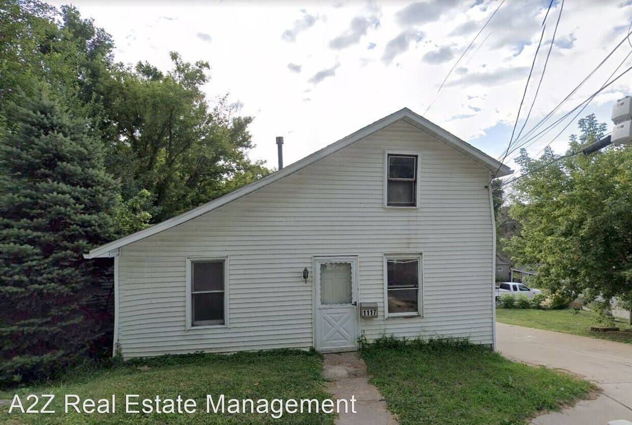 2 Br 1 Bath House 1117 Spring Street House For Rent In Davenport Ia Apartments Com