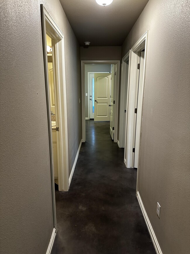 Foto del edificio - 4104 Maple Dr