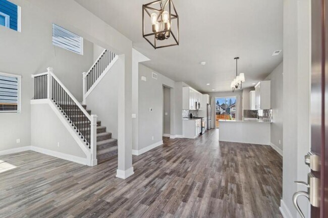 Foto del edificio - 3 bedroom in Bonney Lake WA 98391