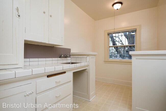 Foto del edificio - 2465 NW Raleigh St