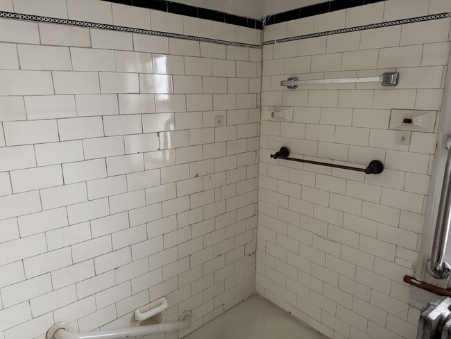 Foto del edificio - 2542 E 78th St
