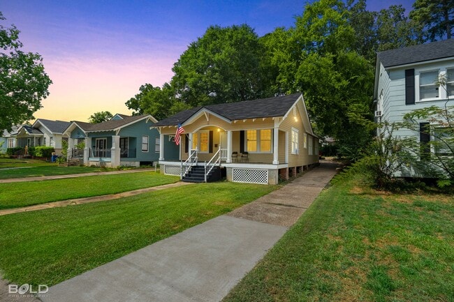 Building Photo - 130 Dalzell St