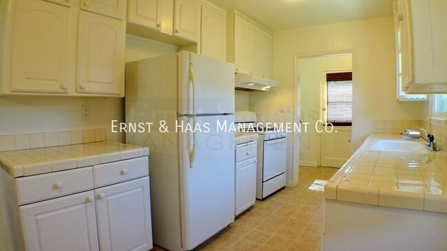 Building Photo - Beautiful 3 bedroom Home in Prime Lakewood...