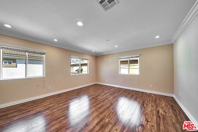 Building Photo - 1142 S Mariposa Ave