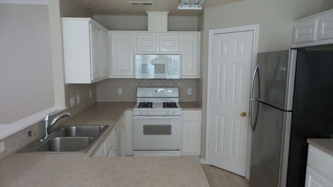 Foto del edificio - 1305 Remington Ct