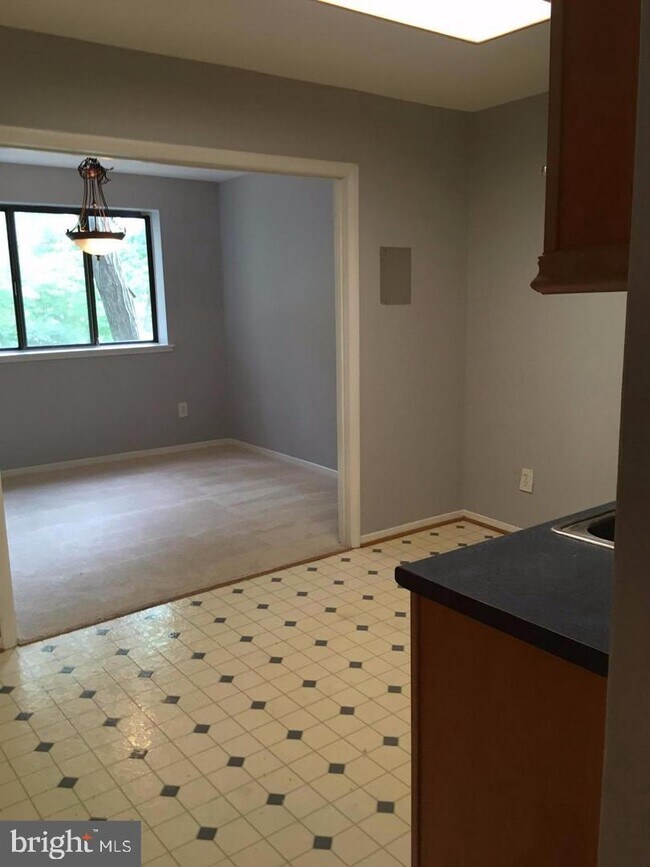 Building Photo - 1623 Parkcrest Cir