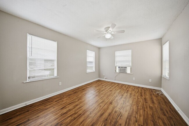 Foto del edificio - 1028 5th Ave N