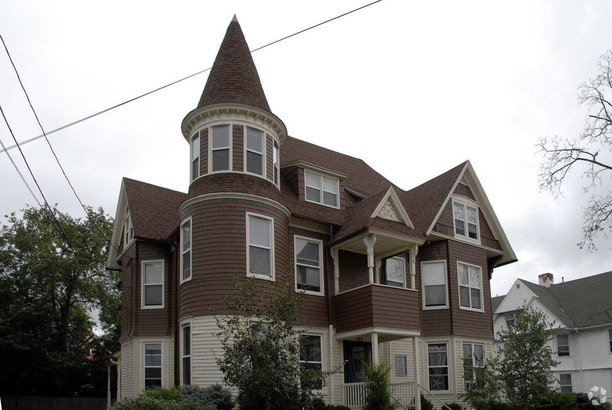 Building Photo - 157 Chapin St