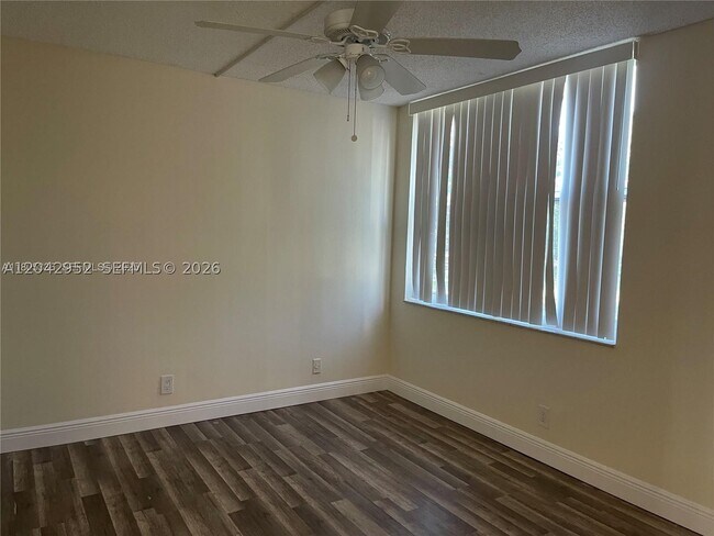 Foto del edificio - 9401 Evergreen Pl
