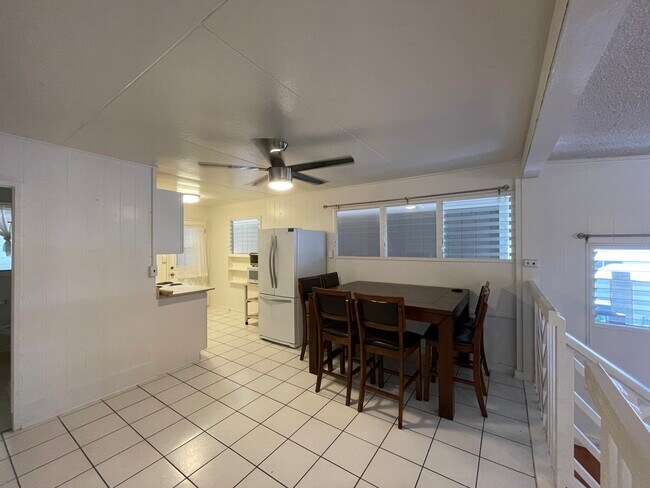 Building Photo - 1279 Manulani St